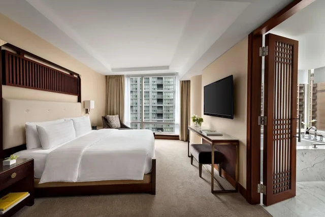 غرفة تنفيذية بسرير كينج بشرفة، Shangri-La Toronto 2/3