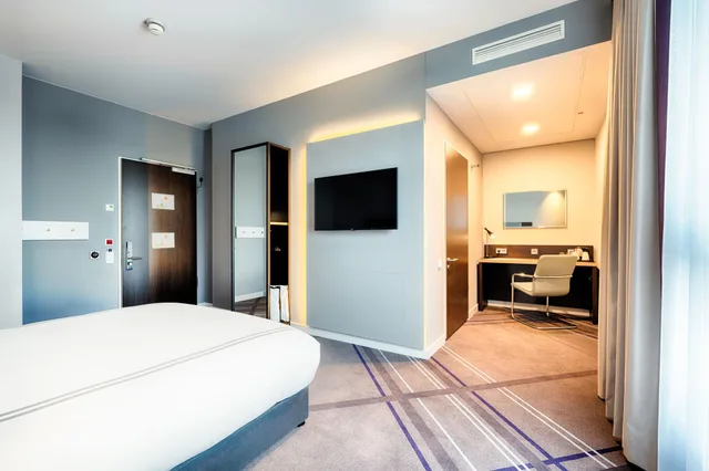 غرفة لذوي الإعاقة، Premier Inn Berlin Airport 1/4