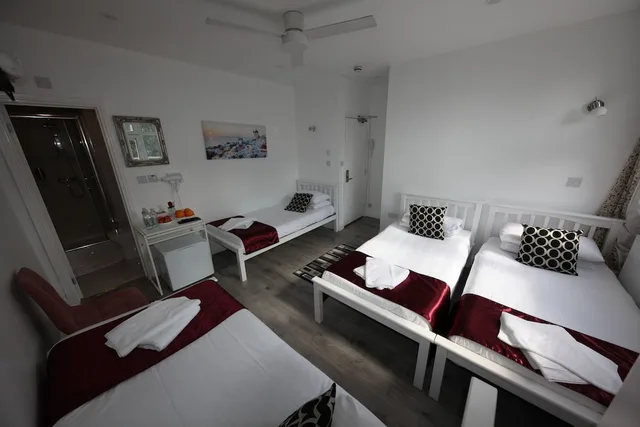 غرفة رباعية بأربعة أسرّة بحمام خاص، City London Hotel 6/8