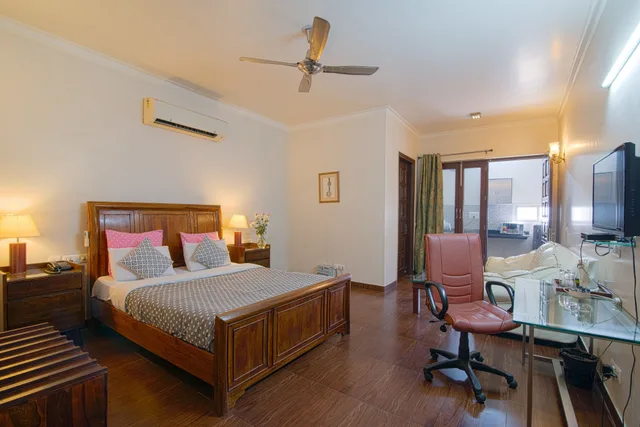 جناح بزنس بسرير كينج لذوي الإعاقة، Perch Arbor Suites 1/5
