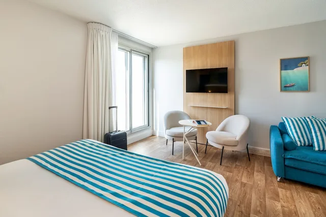 غرفة كومفورت بسرير مزدوج بإطلالة على البحر بشرفة، ibis Styles Biarritz Plage 2/6
