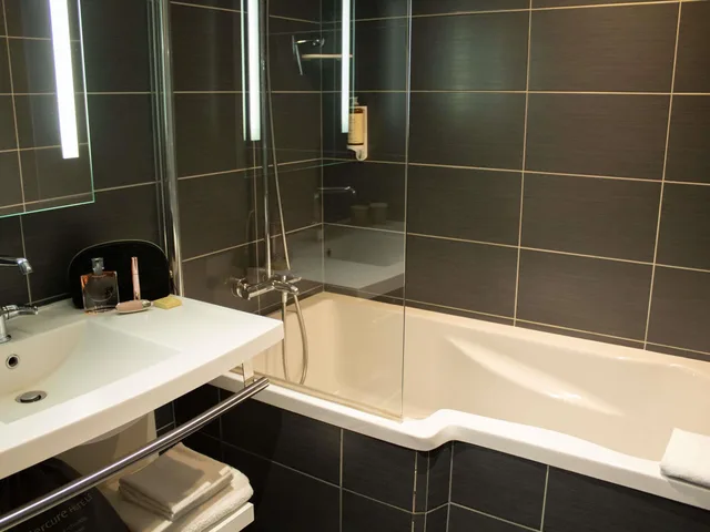 غرفة كلاسيكية بسرير مزدوج أو سريرين منفصلين مع أريكة، Mercure Tours Nord 8/8