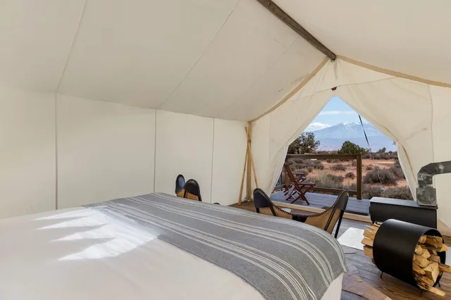 Safari, Tent, King Bed, Shared Bathroom، Under Canvas Moab 1/1