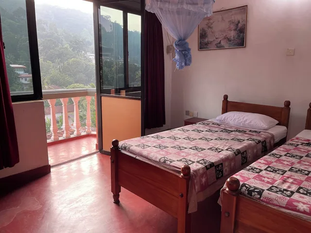 غرفة أساسية بسرير كوين، Majestic Tourist Hotel 1/1