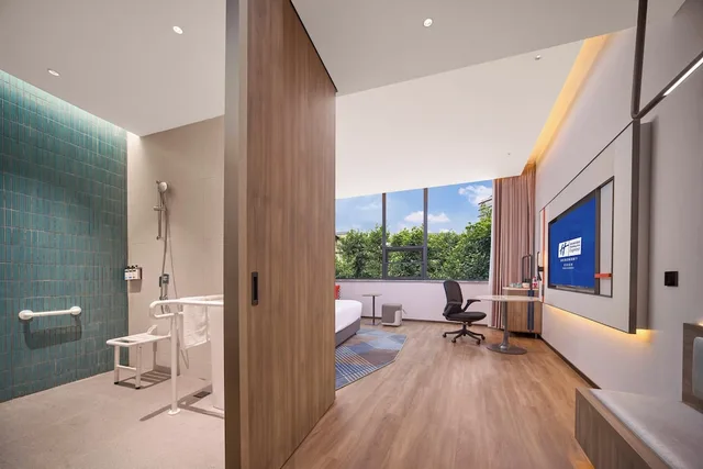 غرفة قياسية بسرير كينج لذوي الإعاقة، Holiday Inn Express Yibin Xuzhou by IHG 3/3