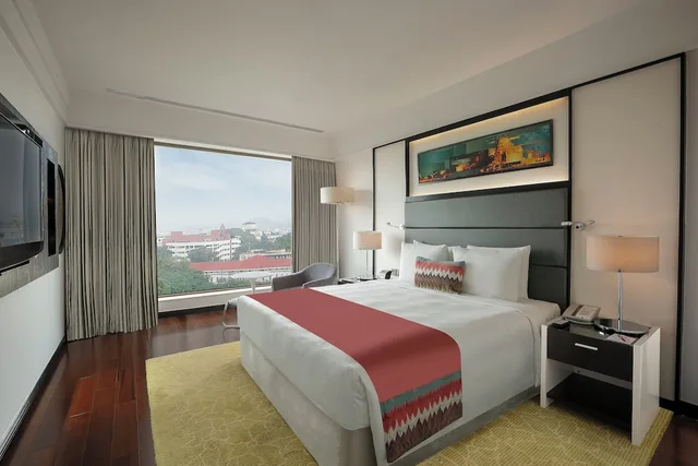 جناح بسرير كينج مع دخول صالة النادي لذوي الإعاقة، Crowne Plaza Pune City Centre 1/3