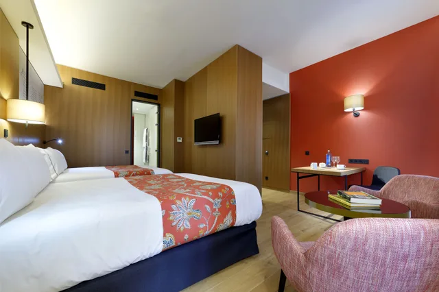 Room, Triple, 1 Queen and 1 Single Bed, Aurea Catedral 1/3