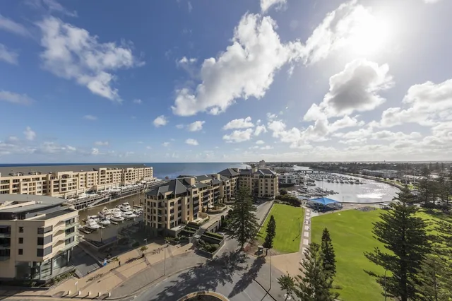 Oaks Glenelg Liberty Suites, Adelaide 74/80