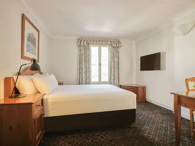 Queen Bed, Terrace, Rendezvous Hotel Sydney The Rocks 3/10