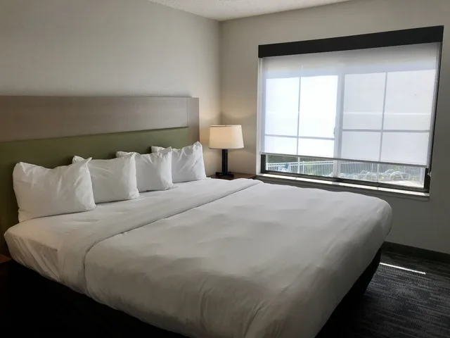 جناح بسريرين كوين بغرفة نوم واحدة، Country Inn & Suites by Radisson, Queensbury - Lake George 1/6