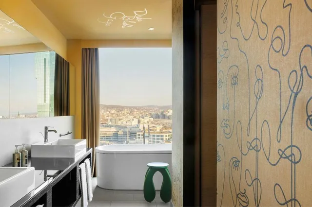 جناح رئاسي بسرير كينج بغرفة نوم واحدة مع أريكة بحوض استحمام مع دخول صالة النادي، RENAISSANCE ZURICH TOWER HOTEL 5/5