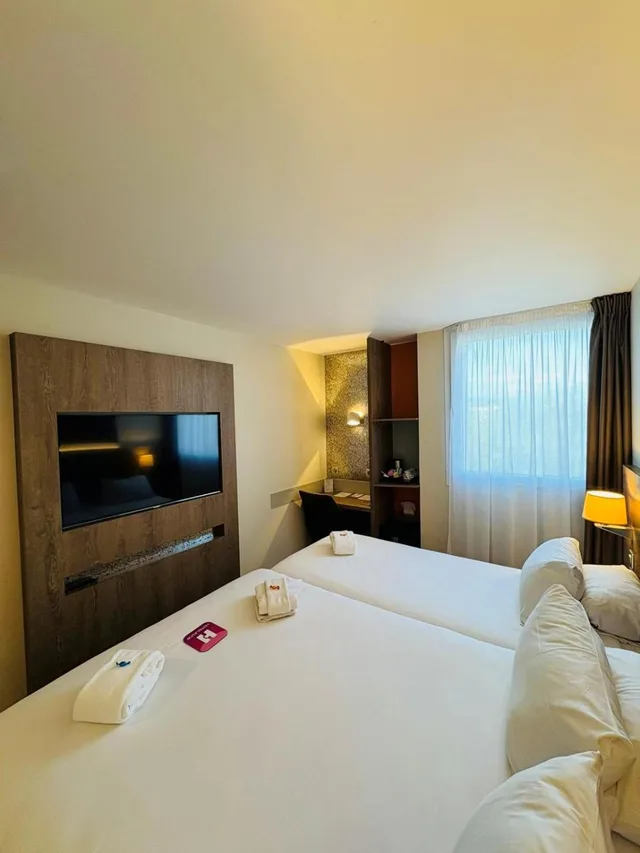 غرفة قياسية ثلاثية بسرير مزدوج وسرير فردي، Best Western Hotelio Montpellier Sud 1/4