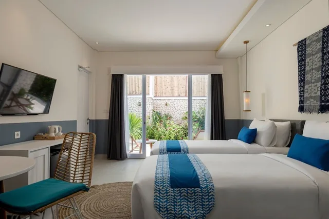غرفة بريميير بسرير كوين بشرفة، The Beach House Resort 1/5