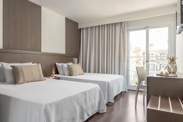 غرفة كلاسيكية رباعية، The Place Mariner - Adults Only 4/10