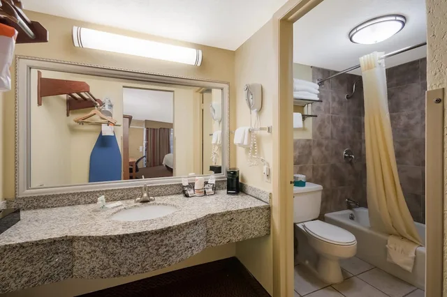 غرفة قياسية بسريرين مزدوجين، Quality Inn Chickasha 8/8