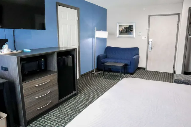 جناح كبير بسرير كينج مع أريكة، Best Western Ocala Park Centre 3/4