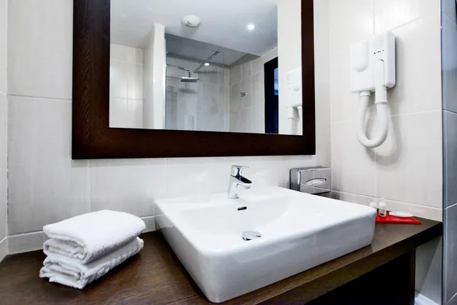 غرفة بسريرين منفصلين، Hotel Kyriad Design Enzo Thionville 10/10