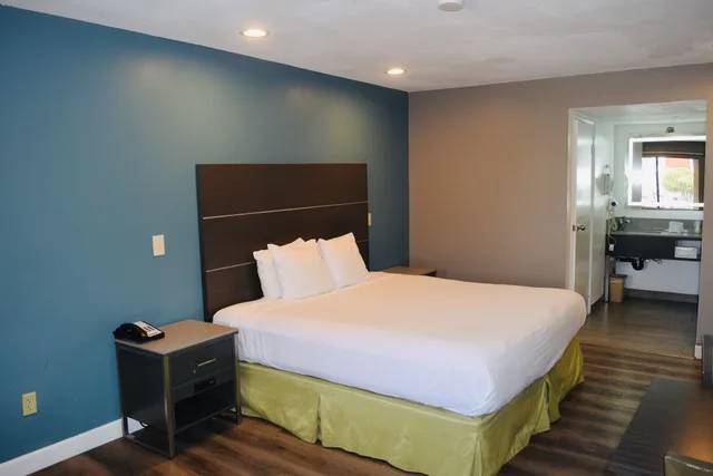 غرفة قياسية مفردة بسرير كينج، Hotel Milagro (ex Highway Inn Chula Vista) 1/2
