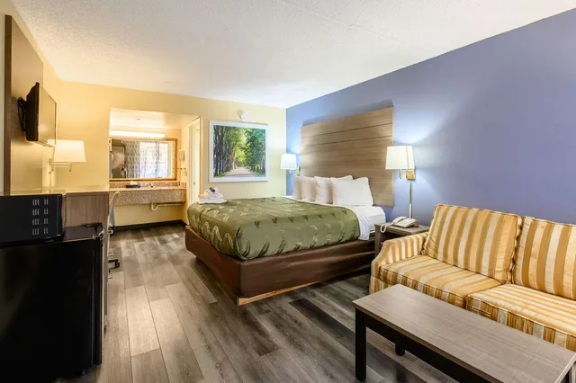 غرفة بسرير كينج لذوي الإعاقة، Quality Inn New Orleans I-10 East 2/2