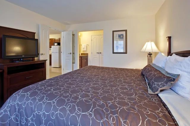 جناح بغرفتي نوم لذوي الإعاقة، Staybridge Suites Indianapolis Carmel 1/2