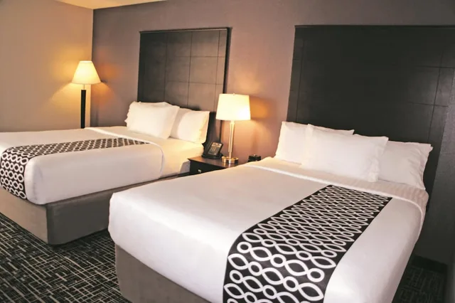 غرفة بسريرين كوين لذوي الإعاقة، La Quinta Inn & Suites by Wyndham Denver Aurora Medical 2/3