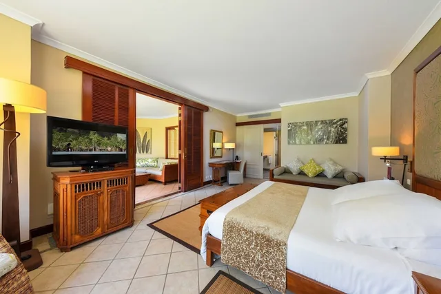 Junior Suite, Family, 1 King and 1 Single Beds, Beach Front، Dinarobin Beachcomber Golf Resort and Spa 1/3