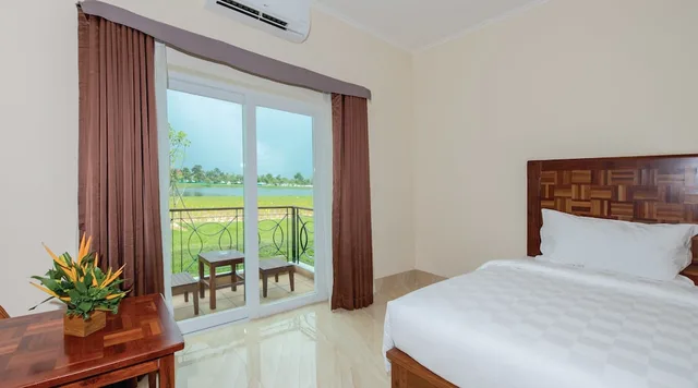 Palace, Twin Beds، Sokha Palace Siem Reap Hotel 2/6