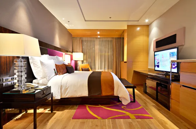 3 Bedrooms, Club, Suite, 3 Double Beds, Renaissance Bangkok Ratchaprasong Hotel 6/9