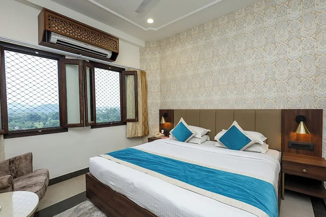 غرفة ديلوكس بسرير كينج، HOTEL LABH GARH PALACE 1/6