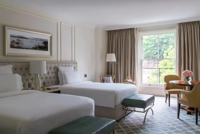غرفة ديلوكس بسريرين مزدوجين بإطلالة على المدينة، The Langham Sydney 1/2