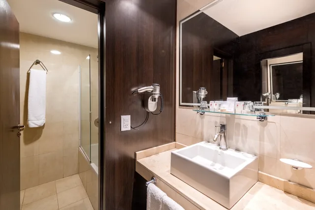 غرفة قياسية ثلاثية بسرير مزدوج وسرير فردي، Exe Hotel Colon 7/10