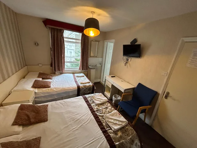 غرفة رباعية، Hotel Earls Court 2/2