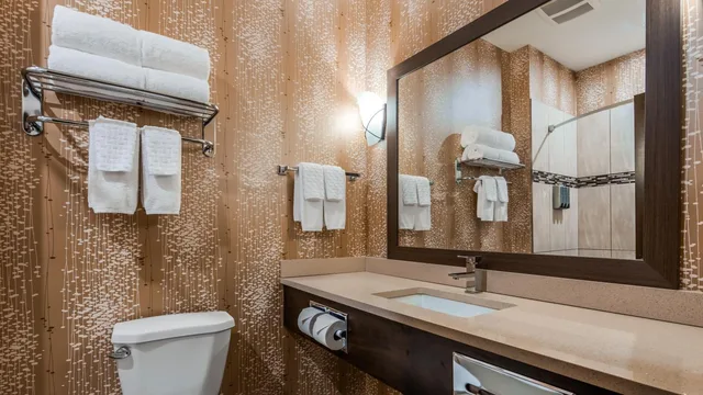غرفة بسريرين كوين، Best Western Plus Kindersley Hotel 9/10