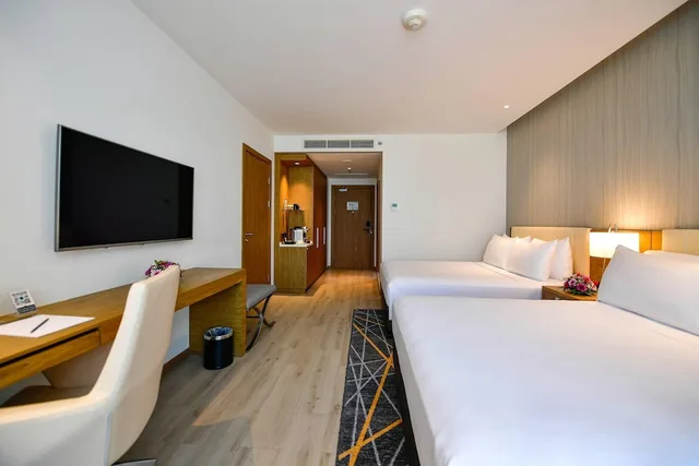 غرفة قياسية بسريرين كوين، فندق كلاريون مطار جدة(Clarion Hotel Jeddah Airport) 4/10