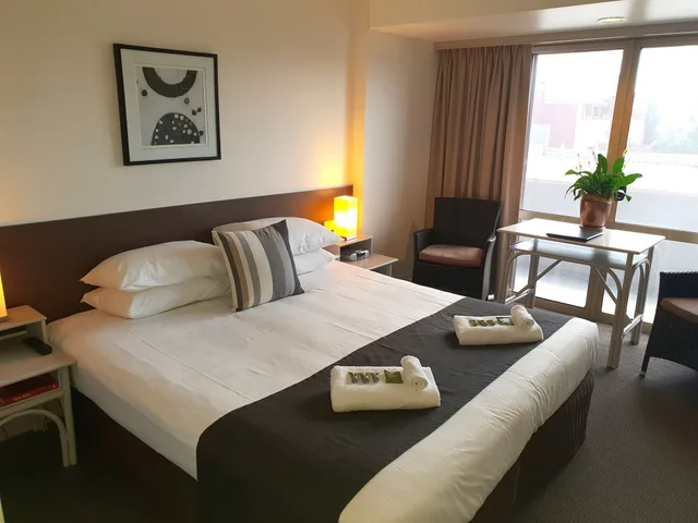 استوديو بسرير كينج، Nightcap at Hotel Victor 4/10