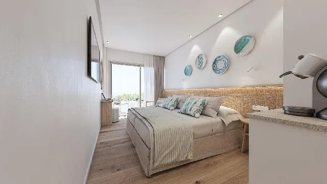 Family Room Private Terrace with Balinese Bed 2+1، Hotel More 3/6