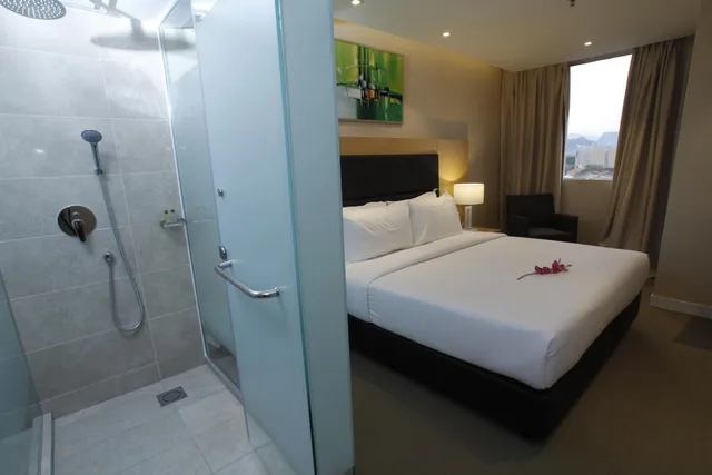جناح جونيور، Hotel Excelsior Ipoh 6/8