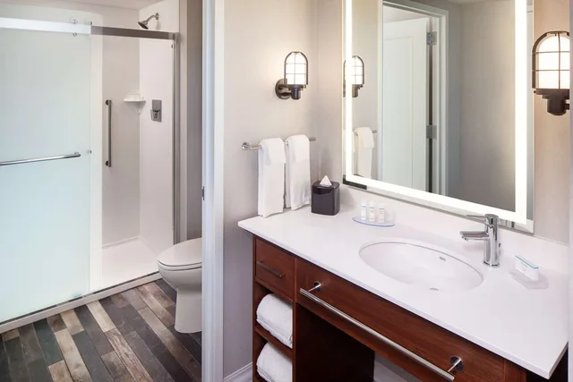 1 Bedroom, Suite, 2 Queen Beds, Water View، Homewood Suites By Hilton Boston Seaport Ma 5/6