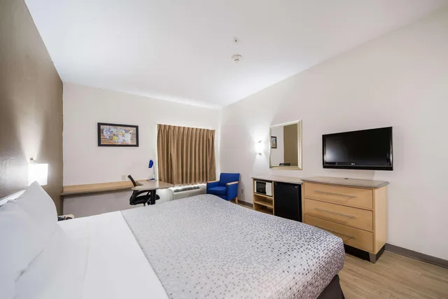 Room, Double Bed, Quality Inn Laredo - Nuevo Laredo 3/3