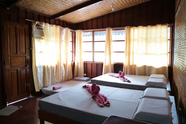 Family, 1 Single and 2 Double Beds، El Nido Corner Pension And Restaurant 7/10