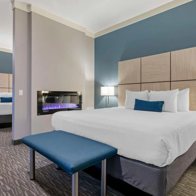 Suite, King Bed, Accessible, Hotel Peppertree Bend, BW Premier Collection 1/10