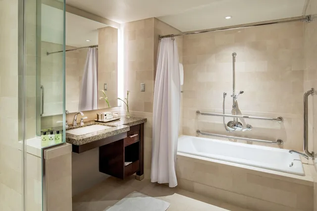 Room, King Bed, Channel View, Accessible، INTERCONTINENTAL BOSTON 3/4