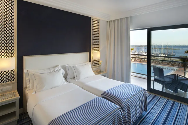 غرفة بسرير مزدوج أو سريرين منفصلين بإطلالة على البحر، Real Marina Hotel & Spa 1/3