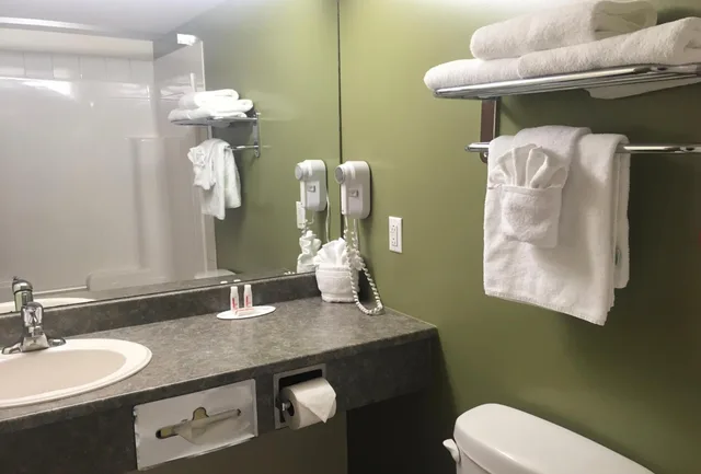جناح بجاكوزي، Super 8 By Wyndham Amherst NS 2/6
