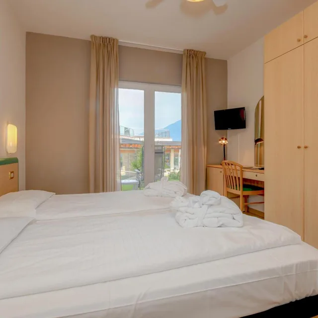 غرفة قياسية بسرير مزدوج بإطلالة على الحديقة مع سرير إضافي، Hotel Du Lac 2/7