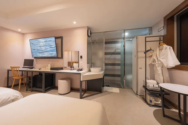 Vip, Twin Beds, 1 Double and 1 Single Bed، Special W Motel 6/10
