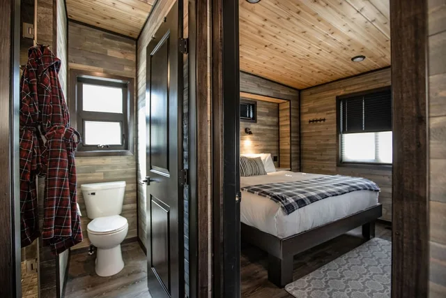 كابينة بريميوم بسرير كينج بإطلالة على الجبل بغرفة نوم واحدة مع أريكة بمطبخ، Boulder Mountain Resort 5/6