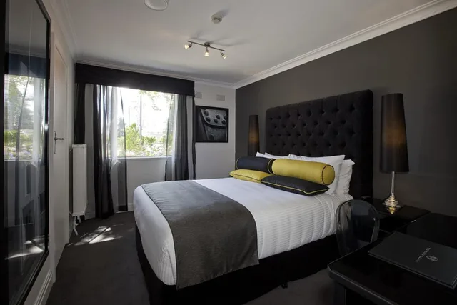 Heritage, Queen Bed, Hydro Majestic 1/5