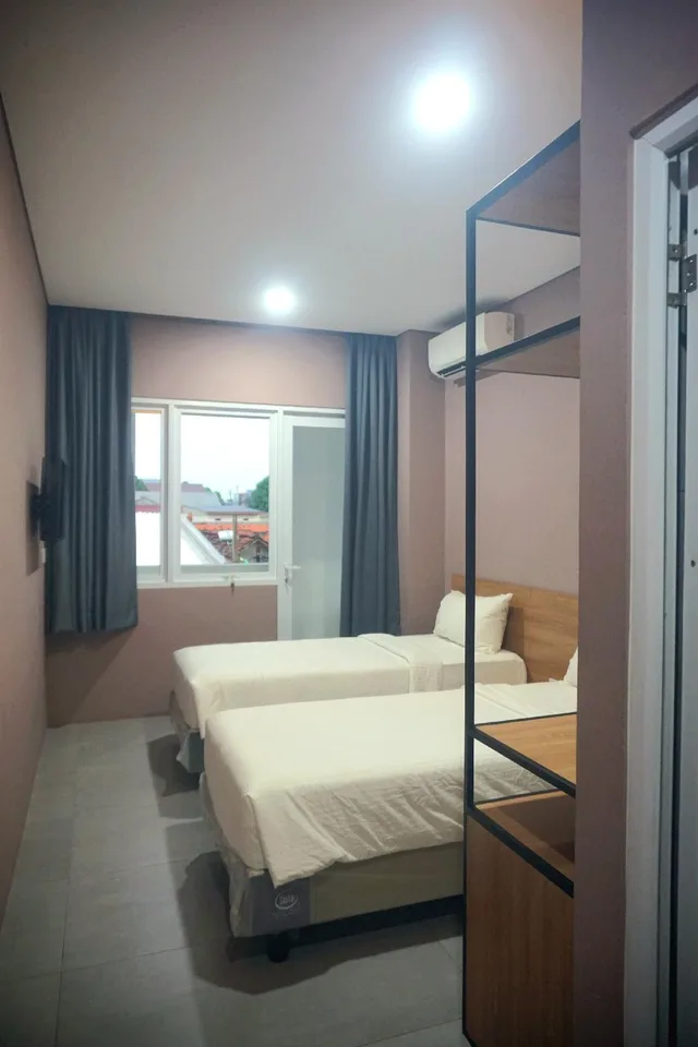 غرفة ديلوكس بسريرين مزدوجين، VNC Hotel Serpong Powered by Archipelago 1/1