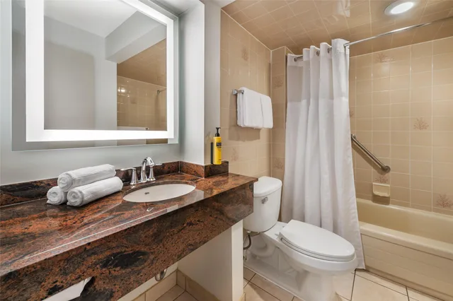 Room, Queen Bed, Best Western Plus Ottawa City Centre 4/7